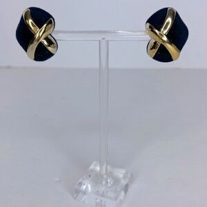 VINTAGE…Black/Gold vintage (CLIP-ON) earrings from VINTAGE